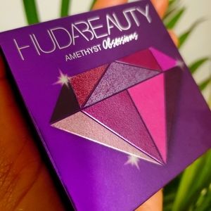 Huda beauty amythyst obsession palette
